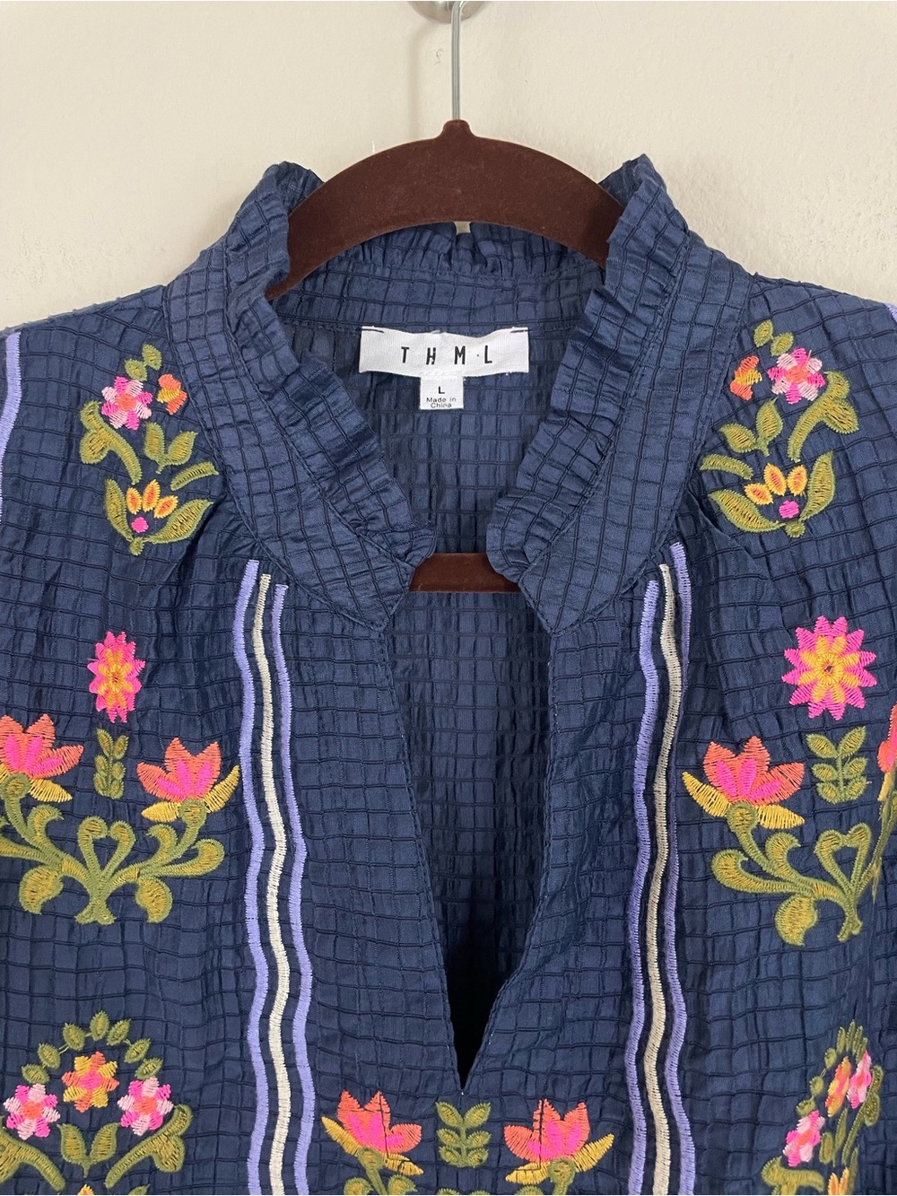 THML Campbell Navy Floral Embroidered Ruffle Neck Popover Top Size Large - Picture 3 of 8